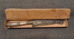 Faca gaúcha pequena, marca Corneta, Modelo 169. em sua caixa original. Em excelente estado. Usada. Mede 18 cm comprimento. Lâmina com 8,5 cm comprimento.
