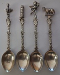 "Souvenir spoons", lote com 4 colheres em prata de lei 800. Usadas. Excelente estado. Tamanho médio 10 cm. 34 gramas
