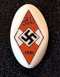 Alemanha Nazista. HJ Badge, 21 de junho de 1934, Celebração do Solstício de Verão, Juventude Hitlerista. DISTINTIVO ORIGINAL DE CERÂMICA . Concedido por membros da Juventude Hitlerista a meninos e meninas no comício esportivo HJ de 1934. medidas 2,9 cm x 1,8 cm. Faltando alfinete.