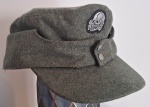 Alemanha 2ª WW. Boné de campo alemão SS M43 da Segunda Guerra Mundial. Réplica adquirida na Bélgica, no 101 Airborne Museum Bastogne. Réplica comercializada no local com o intuito de arrecadar fundos para o museu.