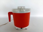 ESPREMEDOR - ARNO: Espremedor de laranja antigo elétrico da marca Arno nas tonalidades laranja e branco, funcionando. Medidas: altura: 20 cm e diâmetro: 18 cm.