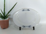 TRAVESSA - COLOREX: Antiga travessa da marca COLOREX no formato oval em vidro leitoso, modelo triguinho, medidas: largura:24 cm e comprimento:32 cm