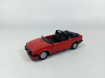 MINIATURA - CARRINHO: Miniatura de carrinho, modelo Escort XR3 conversível, em metal, abre as portas, sem para-brisa e um farol dianteiro. Medidas: altura: 3 cm, largura: 4 cm e comprimento: 10 cm.
