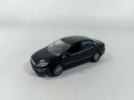 MINIATURA - CARRINHO: Miniatura de carrinho, modelo Linea, em metal, Scala 1/43. Medidas: altura: 3 cm, largura: 4 cm e comprimento: 10 cm.
