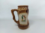 CANECA PORCELANA - COLEÇÃO: Antiga caneca de chopp de coleção executado em porcelana na tonalidade marrom, "QUEM NÃO VIVE PARA SERVIR, NÃO SERVE PARA VIVER - NÃO TOME ATITUDES, TOME CHOPP", medida: altura:18 cm