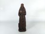 ARTE SACRA - ARTE POPULAR: Escultura de Santo Antônio executada em madeira nobre, com assinatura, medida: altura:22 cm