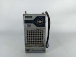 RADIO PORTÁTIL - MOTOBRAS: Antigo radio portátil da marca MOTOBRAS nas tonalidade cinza e azul, modelo RM-PF22 DUNGA IV, com duas faixas, HEADPHONES RECEIVER, esta sem a tampa das pilhas, não testado seu funcionamento, sem garantias, medidas: altura:14 cm e largura:7 cm