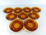 CINZEIROS - VIDRO: Lote composto por nove antigos cinzeiros de vidro na cor âmbar no formato redondo. Medida: diâmetro: 12 cm.