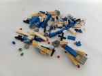 BRINQUEDOS - LEGO: Antigo conjunto de montar da lego, com diversas peças, vai com a bolsa.
