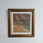 QUADRO - ASSINATURA NÃO IDENTIFICADA: Antigo quadro com pintura sobre madeira representando PRAIA, moldura em madeira pintada de dourada e branca, parte traseira apresenta assinatura não identificada, medidas: altura:55 cm e largura:52 cm