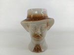 CANECA - SANTOS DUMONT: Antiga caneca de chopp executada em porcelana representando Santos Dumont, 8º Festival de chopp - 1980, sindicato nacional dos aeroviários. Medida: altura: 13 cm.