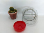 BALEIRO - VIDRO: Antigo gomo de baleiro em vidro transparente, com tampa em plástico. Medidas: altura: 20 cm, largura: 20 cm e profundidade: 20 cm.