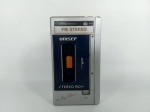 RADIO - UNISEF: Antigo radio e toca fitas cassette portátil da marca UNICEF, radio com uma faixa, FM STEREO, STEREO BOY, de origem japonesa, falta o acrílico da tampa, medidas: altura:4 cm, largura:10 cm e comprimento:18 cm.