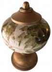 Antiga Pinha em Faiança com belas Ramagens multicores. Base, corpo e parte superior em metal patinado Ouro Velho. Medidas: 16 X 11.