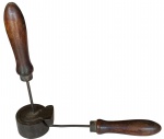 Lote com 2 ferramentas em ferro, boleadores de molde para trabalhos artesãos. Medida total com cabo: 25cm e 21cm