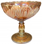 Carnival Glass: Antiga compoteira belíssima lágrima em vidro fogo sem a tampa. Medida: 16cm.