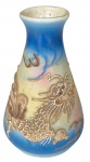 Vaso de cerâmica japonesa de 5" com dragão Moriage em tons de azul, saquê, vintage com marcação ao fundo. Medida: 11cm.