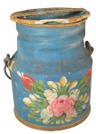 Antigo galão de leite em metal patinado na tonalidade azul com desenhos florais feito a mão, alças lateral MEDE: 21CM de altura ( NO ESTADO )