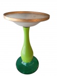 Antigo e lindo porta confeitos com base em vidro e coluna nas cores verde musgo e alface, encimado por bonito prato fosco. borda retocada com patina ouro velho.Medidas 32x19.