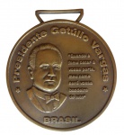 Antiga medalha do presidente Getulio Vargas, em honra aos trabalhadores que lutaram pela justiça. Março de 2002. 9cm