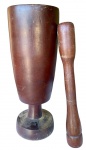 Antigo e robusto pilão executado em madeira nobre medindo 49cm, acompanha imponente socador de mesmo padrão medindo 49cm . Perfeito estado de conservação. Brasil inicio do século XX.
