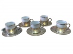 VERACRUZ - ANOS 60 - Cinco Antigas Xícaras de Café, em fina porcelana branca, com suporte e pires em metal espessurado a prata.