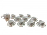 Conjunto de 10 xícaras para chá e 1 leiteira de porcelana da marca POZZANI / JUNDIAÍ. Decoração floral em policromia com filetes dourados.