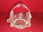 Antigo Porta Alianças em formato de cestinha de Murano na cor Cristal. Medidas: 10X8X10.