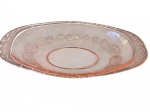 Antiga petisqueira Art Decor oval em vidrão na cor salmão com desenhos em alto relevo. Medidas: 14X27.