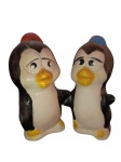 Colecionismo. Antigo e lindo Casal de Pinguins em porcelana. Medida: 10 cm.