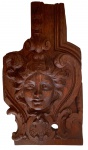 Fragmento - entalhe de madeira europeia em carvalho , representando uma divindade feminina, possivelmente século17. Mede: 41x23