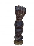 Figa sobre cabeça de baiana, antigo saca rolha e abridor em madeira nobre, jacarandá e metal. No estado. Med: 17cm de altura.