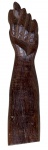 Lindíssima escultura representando uma figa esculpida em madeira nobre, jacarandá. Med: 21cm de altura.