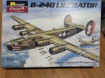 Kit  plastimodelismo B24D LIBERATOR- MONOGRAM CLASSICS escala 1/48,aparentemente completo, algumas peças soltas, manual de instruções em xerox!!Se necessário solicitar mais fotos, vídeos ou perguntas para análise . Lembre-se de questionar sobre todas as dúvidas até o dia anterior ao dia do pregão ao vivo, solicite fotos e informações se necessário !Antes de efetuar lances, leia as informações importantes e os termos e condições com atenção! Dúvidas devem ser enviadas via WhatsApp (24) 992260836 Grato a todos!!!!