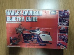 Kit plastimodelismo Revell Nacional Harley Davidson Electra Glide escala 1/8!!!!Aparentemente completo com peças soltas,instruções,sem decals.Se necessário solicitar mais fotos, vídeos ou perguntas para análise . Lembre-se de questionar sobre todas as dúvidas até o dia anterior ao dia do pregão ao vivo, solicite fotos e informações se necessário !Antes de efetuar lances, leia as informações importantes e os termos e condições com atenção! Dúvidas devem ser enviadas via WhatsApp (24) 992260836 Grato a todos!!!!