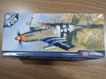 Kit plastimodelismo Academy P-51B "The Fighter of World War II' completo,bag lacrado, instrução e decals   escala 1/72!!!!Se necessário solicitar mais fotos, vídeos ou perguntas para análise . Lembre-se de questionar sobre todas as dúvidas até o dia anterior ao dia do pregão ao vivo, solicite fotos e informações se necessário !Antes de efetuar lances, leia as informações importantes e os termos e condições com atenção! Dúvidas devem ser enviadas via WhatsApp (24) 992260836 Grato a todos!!!!