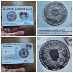 Moeda Holanda - 5 euros - Ano 2014 - Cobre banhado em prata  - 10,5g - 29 mm - KM# 353 -  BLISTER OFICIAL. Séries: 200º aniversário do Banco dos Países Baixos