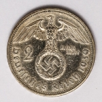 Numismática Alemanha - Período Nazista, 2 Marcos em prata - Reichsmark, prata - 25mm.
Vamos apregoar individualmente várias datas, letras e local de Cunhagem. 
Oportunidade para completar sua coleção. KM 93
1939 A