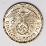 Numismática Alemanha - Período Nazista, 2 Marcos em prata - Reichsmark, prata - 25mm.
Vamos apregoar individualmente várias datas, letras e local de Cunhagem. 
Oportunidade para completar sua coleção. KM 93
1938 B
Item não promove ou glorifica violência ou intolerância racial. Está à venda apenas para fins de preservação da memória histórica. Organização do leilão não faz apologia a quaisquer movimentos políticos ou ideológicos, e repudia qualquer ideologia de cunho racista.