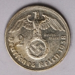 Numismática Alemanha - Período Nazista, 2 Marcos em prata - Reichsmark, prata - 25mm.
Vamos apregoar individualmente várias datas, letras e local de Cunhagem. 
Oportunidade para completar sua coleção. KM 93
Item não promove ou glorifica violência ou intolerância racial. Está à venda apenas para fins de preservação da memória histórica. Organização do leilão não faz apologia a quaisquer movimentos políticos ou ideológicos, e repudia qualquer ideologia de cunho racista.
1938 G
