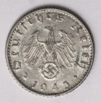 Numismática Alemanha - Período Nazista - 50 Reichspfennig - Rara pelo belo estado em se tratando de alumínio - Oportunidade.
Item não promove ou glorifica violência ou intolerância racial. Está à venda apenas para fins de preservação da memória histórica. Organização do leilão não faz apologia a quaisquer movimentos políticos ou ideológicos, e repudia qualquer ideologia de cunho racista.
1943 B