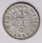 Numismática Alemanha - Período Nazista - 50 Reichspfennig - Rara pelo belo estado em se tratando de alumínio - Oportunidade.
Item não promove ou glorifica violência ou intolerância racial. Está à venda apenas para fins de preservação da memória histórica. Organização do leilão não faz apologia a quaisquer movimentos políticos ou ideológicos, e repudia qualquer ideologia de cunho racista.
1943 A