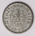 Numismática Alemanha - Período Nazista - 50 Reichspfennig - Rara pelo belo estado em se tratando de alumínio - Oportunidade.
Item não promove ou glorifica violência ou intolerância racial. Está à venda apenas para fins de preservação da memória histórica. Organização do leilão não faz apologia a quaisquer movimentos políticos ou ideológicos, e repudia qualquer ideologia de cunho racista.
1939 F - RARÍSSIMA!
