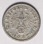 Numismática Alemanha - Período Nazista - 50 Reichspfennig - Rara pelo belo estado em se tratando de alumínio - Oportunidade.
Item não promove ou glorifica violência ou intolerância racial. Está à venda apenas para fins de preservação da memória histórica. Organização do leilão não faz apologia a quaisquer movimentos políticos ou ideológicos, e repudia qualquer ideologia de cunho racista.
1942 A