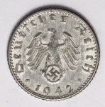 Numismática Alemanha - Período Nazista - 50 Reichspfennig - Rara pelo belo estado em se tratando de alumínio - Oportunidade.
Item não promove ou glorifica violência ou intolerância racial. Está à venda apenas para fins de preservação da memória histórica. Organização do leilão não faz apologia a quaisquer movimentos políticos ou ideológicos, e repudia qualquer ideologia de cunho racista.
1942 D