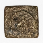 Numismática - Curiosidade - Estamos oferendo em nosso leilão peça extremamente curiosa proveniente de lote adquirido em Pernambuco - Não é prata nem ouro, tentamos também de forma magnética e não é composto ferroso - Aconselhamos análise apurada - 14x15mm e 2,4g