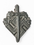 Militaria Alemanha - II Guerra - O partido nazista promoveu uma grande arrecadação de fundos antes e durante a guerra com a venda de pins, pendentes, tinnies, badges e etc - Todos colecionáveis para incentivar a compra constante. Adquirimos em Ciney, Bélgica, feira de militaria, uma grande coleção desses itens, todos originais, muitos catalogados no livro Donation Badges, Pins & Pendants of the Third Reich de Joseph Cassidy & Christopher Alexander. Oportunidade para colecionador avançado 
Item não promove ou glorifica violência ou intolerância racial. Está à venda apenas para fins de preservação da memória histórica. Organização do leilão não faz apologia a quaisquer movimentos políticos ou ideológicos, e repudia qualquer ideologia de cunho racista.
Pin catalogado, pág 194 - `Metal Swastica Pin` - Tdw 42-4 - 30x25mm