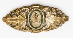 Militaria Alemanha - II Guerra - O partido nazista promoveu uma grande arrecadação de fundos antes e durante a guerra com a venda de pins, pendentes, tinnies, badges e etc - Todos colecionáveis para incentivar a compra constante. Adquirimos em Ciney, Bélgica, feira de militaria, uma grande coleção desses itens, todos originais, muitos catalogados no livro Donation Badges, Pins & Pendants of the Third Reich de Joseph Cassidy & Christopher Alexander. Oportunidade para colecionador avançado 
Item não promove ou glorifica violência ou intolerância racial. Está à venda apenas para fins de preservação da memória histórica. Organização do leilão não faz apologia a quaisquer movimentos políticos ou ideológicos, e repudia qualquer ideologia de cunho racista. Raríssimo Badge - 55x25mm - 8,8g - Deustcher Kleingartner - Jardineiro das hortas e jardins comunitários - Marca do Fabricante Ges.Gesch - Modelo raríssimo - Águia com cruz gamada no peito