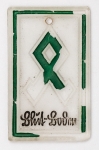 Militaria Alemanha - II Guerra - O partido nazista promoveu uma grande arrecadação de fundos antes e durante a guerra com a venda de pins, pendentes, tinnies, badges e etc - Todos colecionáveis para incentivar a compra constante. Adquirimos em Ciney, Bélgica, feira de militaria, uma grande coleção desses itens, todos originais, muitos catalogados no livro Donation Badges, Pins & Pendants of the Third Reich de Joseph Cassidy & Christopher Alexander. Oportunidade para colecionador avançado 
Item não promove ou glorifica violência ou intolerância racial. Está à venda apenas para fins de preservação da memória histórica. Organização do leilão não faz apologia a quaisquer movimentos políticos ou ideológicos, e repudia qualquer ideologia de cunho racista. Runa - Catalogado DJH - 40-1 - Pág 17 - Solo de Sangue - Blut-Boden - 33x20mm
