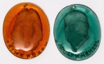 Militaria Alemanha - II Guerra - O partido nazista promoveu uma grande arrecadação de fundos antes e durante a guerra com a venda de pins, pendentes, tinnies, badges e etc - Todos colecionáveis para incentivar a compra constante. Adquirimos em Ciney, Bélgica, feira de militaria, uma grande coleção desses itens, todos originais, muitos catalogados no livro Donation Badges, Pins & Pendants of the Third Reich de Joseph Cassidy & Christopher Alexander. Oportunidade para colecionador avançado.
Item não promove ou glorifica violência ou intolerância racial. Está à venda apenas para fins de preservação da memória histórica. Organização do leilão não faz apologia a quaisquer movimentos políticos ou ideológicos, e repudia qualquer ideologia de cunho racista. 2 peças - Pendentes em vidro, 35x29mm - Prinz Eugen e Menzel